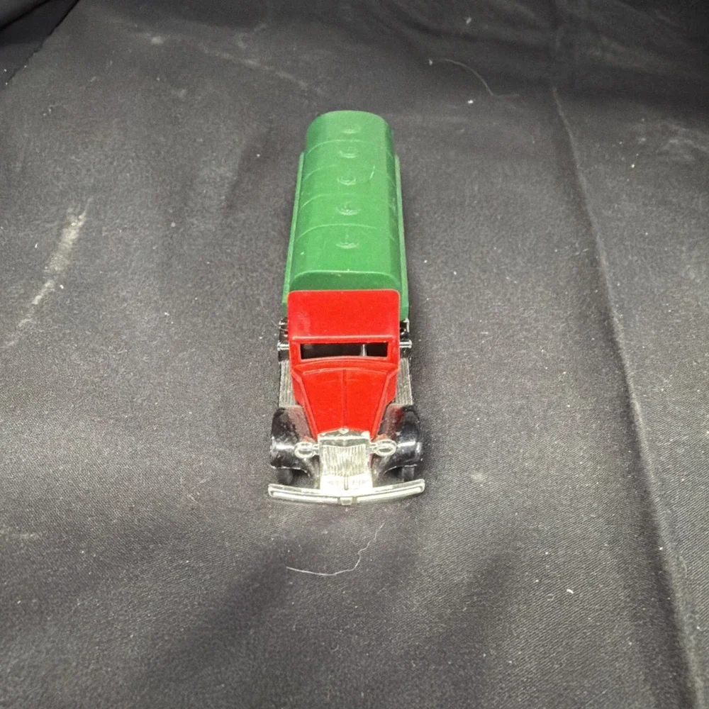 Chevron Semi Truck Trailer Crown Gasoline Diecast England  1:43